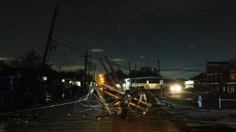 Tre të vdekur, gjashtë shtete pa energji elektrike – pasi stuhia vdekjeprurëse e dimrit dhe tornadot goditën disa pjesë të SHBA-së