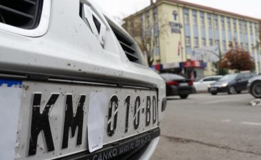 Serbia ndërpret lëshimin e targave ilegale me akronime të qyteteve të Kosovës