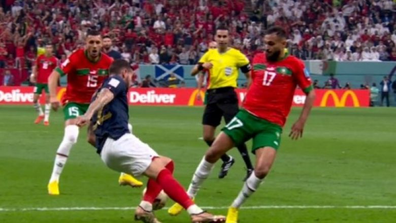 A u dëmtua Maroku me një penallti kundër Francës? Ndërhyrja e Hernandez ndaj Boufal u cilësua si ndërhyrje në sulm