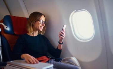 Pasagjerët në aeroplan do të mund të përdorin telefonat e tyre nga viti i ardhshëm