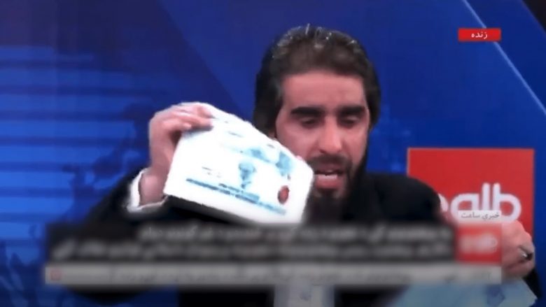 “Nuk është vend për shkollim”: Profesori afgan gris diplomat, gjatë një transmetimi LIVE në televizion