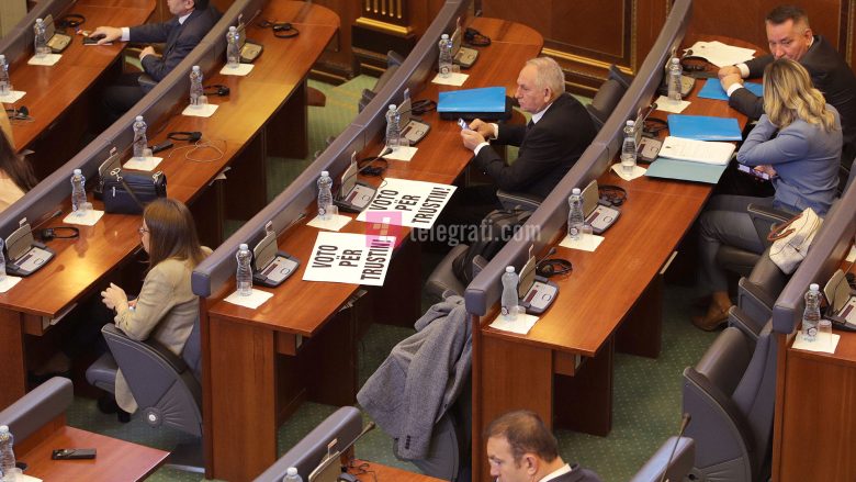 AAK gjithashtu bojkoton fjalimin e Osmanit, thonë se presidentja më shumë është në shërbim të kryeministrit sesa të popullit