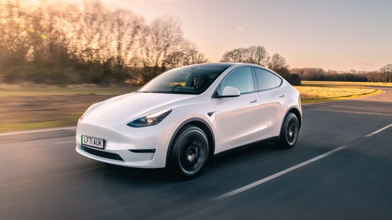 Tesla do të prodhojë një veturë elektrike që do të jetë me çmim shumë të volitshëm