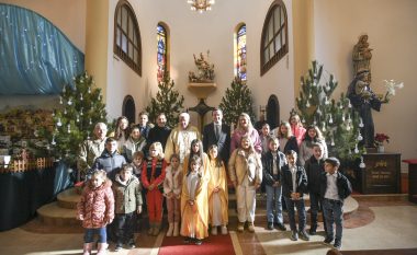 Në ditën e Krishtlindjes, Kurti qëndroi në mesin e komunitetit kroat dhe shqiptar në Janjevë