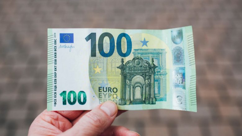Raportohen dy raste të falsifikimit të 100 eurove