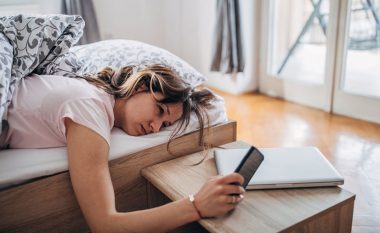 Njerëzit e lodhur kronikisht kanë nevojë për një alarm zgjimi