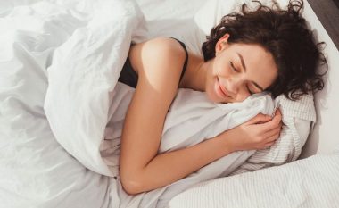 Efektet negative të mosndërrimit të rregullt të mbulesave dhe çarçafëve të shtratit