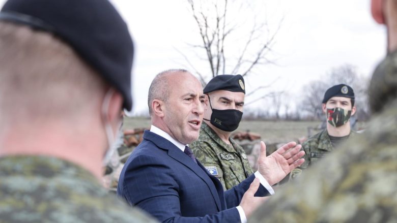 Haradinaj uron 4 vjetorin e themelimit të Ushtrisë së Kosovës: Krenar që pata mundësinë ta vendos një gur në këtë themel