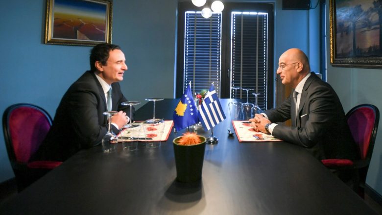 Kurti priti ministrin e Jashtëm të Greqisë, vlerësohen “raportet e shkëlqyeshme ndërmjet të dyja vendeve”