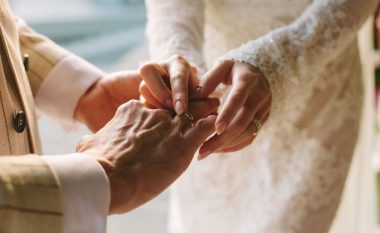 Planifikoni me kohë: Disa nga datat më me fat dhe më fatkeqe për t’u martuar në vitin 2023
