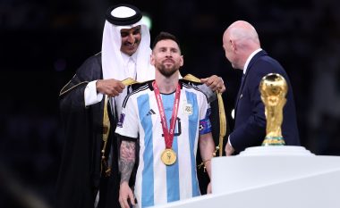 Një copë manteli – por vlera e kostumit që Messi e veshi për ngritjen e Kupës së Botës është jashtë çdo parashikimi