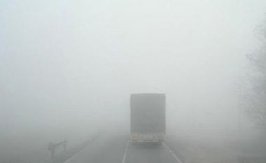 Për shkak të mjegullave të mëdha është ulur dukshmëria në rrugën Tetovë-Kodra e Diellit