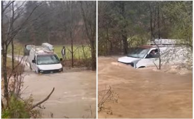 Nuk dëgjoi këshillat e zyrtarëve të motit, shoferi amerikan gati sa nuk u mbyt me furgon