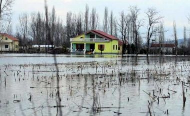 Mbeten të përmbytura 1,020 hektarë tokë në Shkodër, nuk ka më banesa nën ujë