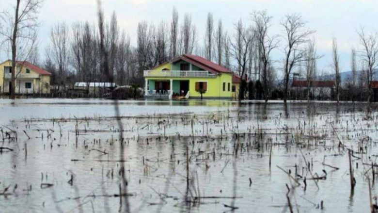 Mbeten të përmbytura 1,020 hektarë tokë në Shkodër, nuk ka më banesa nën ujë