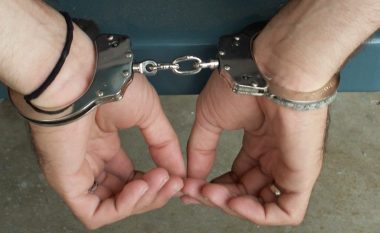 Arrestohet personi i kërkuar për “posedim të paautorizuar të substancave narkotike” në Han të Elezit