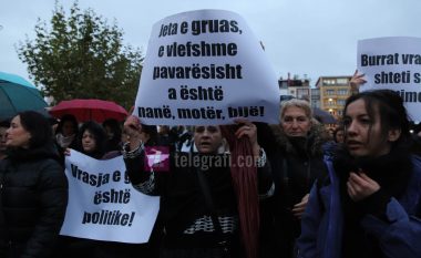 Protesta në Prishtinë: “Vrasja e grave nga burrat të trajtohet si urgjencë kombëtare”
