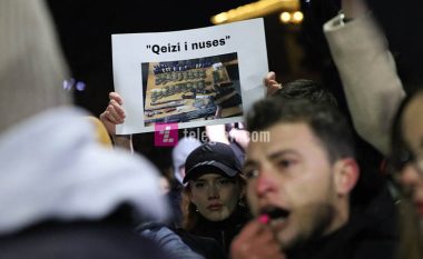 Protesta në Prishtinë kundër vrasjes së grave përmes fotografive
