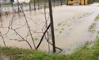 Përmirësohet situata nga përmbytjet në Shqipëri, nuk ka rrezik për zonat e banuara