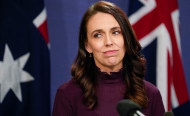 E ‘tradhton’ mikrofoni, kryeministrja e Zelandës së Re kapet duke përdorur një term poshtërues për politikanin rival