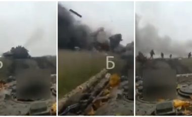 Tanku rus bie në minën anti-tank, ushtarët vrapojnë në të gjitha anët për t’i shpëtuar më të keqes