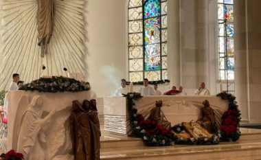 Mbahet mesha e Krishtlindjes, Koliqi: Më shumë se ne – Zoti feston ardhjen e tij në mesin tonë
