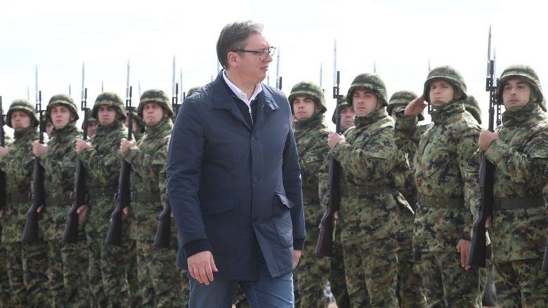 Serbia ngriti gatishmërinë luftarake të ushtrisë dhe policisë, Ibishi: Janë lojëra të Vuçiqit, por ai e di ku është kufiri