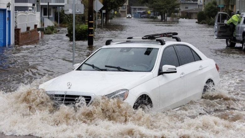 Biden shpall gjendjen e jashtëzakonshme në Kaliforni për shkak të stuhive vdekjeprurëse