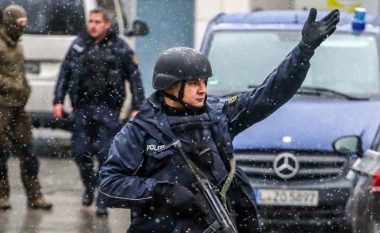 Policia gjermane vret shtetasin kroat, iu vërsul me thikë forcave të rendit – thoshte se është Jezusi