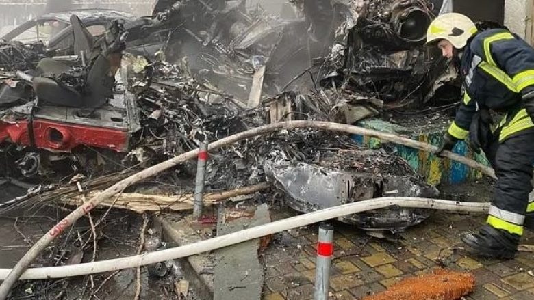 Nga rrëzimi i helikopterit në afërsi të Kievit, humbin jetën 16 persona – në mesin e tyre edhe ministri i Punëve të Brendshme