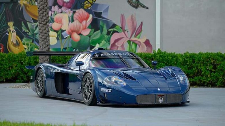 Vetëm 12 njësi janë prodhuar, një prej tyre po shitet për dy milionë dollarë – Maserati MC12 Version Corse