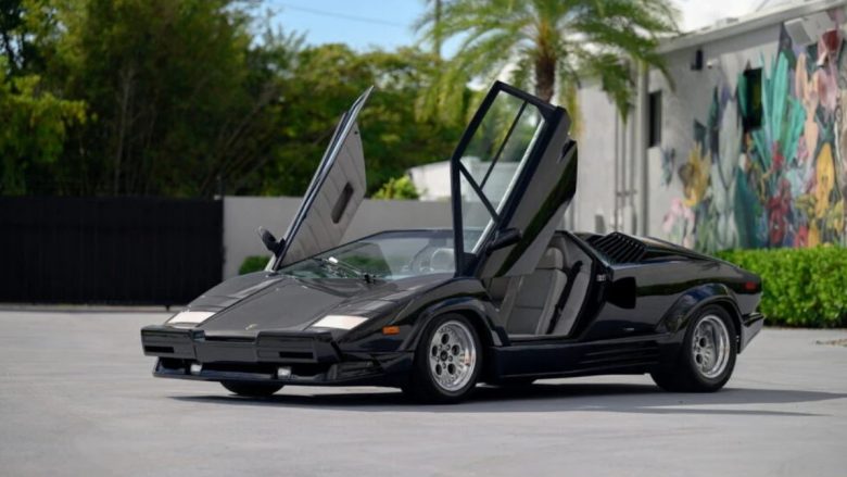 Lamborghini Countach i prodhuar në vitin 1990 mund të shitet për një milion dollarë
