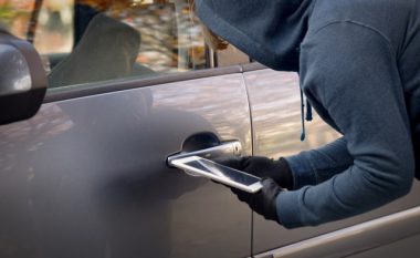 Publikuan video me udhëzime të detajuara për vjedhjen e veturave, a do t’i heq YouTube ato?