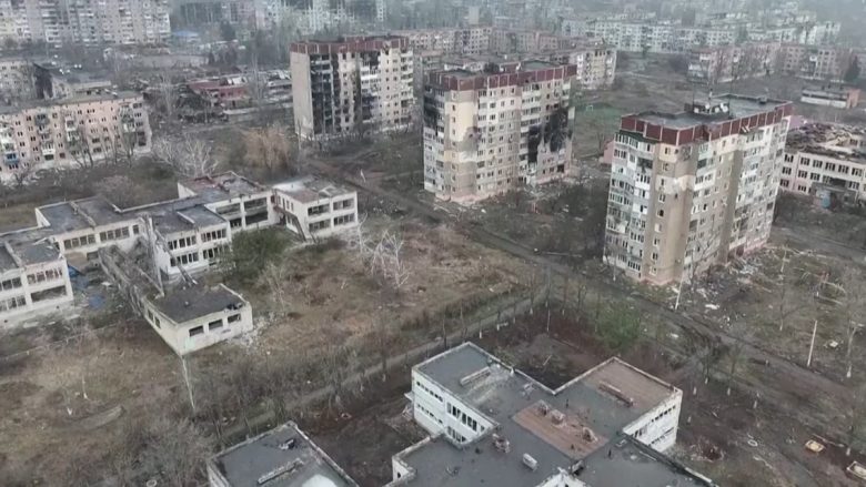 Pamjet nga droni tregojnë “qytetin fantazmë” Vuledar të Ukrainës, aty ku as edhe një objekt nuk ka mbetur pa u shkatërruar