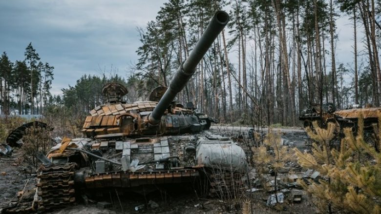 Ukrainasit pretendojnë se brenda një dite rusët kanë humbur tetë tanke dhe 22 mjete tjera të blinduara
