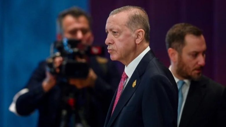 Erdogan: Mund të pranojmë që Finlanda t’i bashkohet NATO-s, Suedia do të shokohet