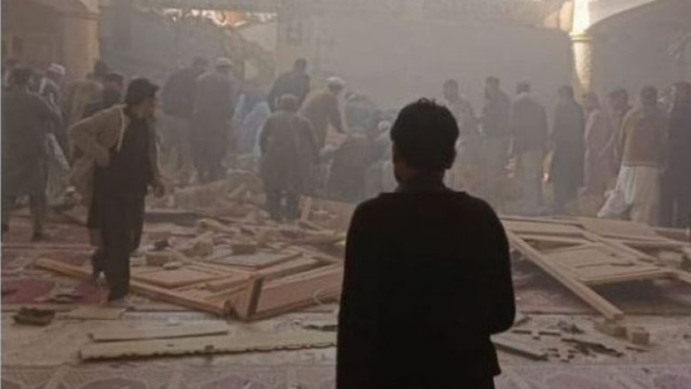 Sulm kamikaz në xhami në Pakistan, 20 ​​të vdekur dhe 96 të plagosur