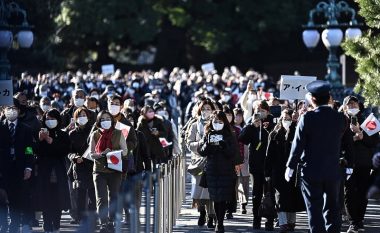 Japonia u ofron familjeve 7500 dollarë për fëmijë, për t’u larguar nga Tokio