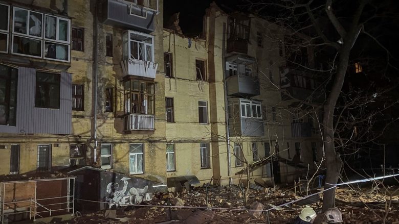 Ushtria ruse godet me raketa bllokun e ndërtesave kolektive në Kharkiv, raportohet për një të vdekur