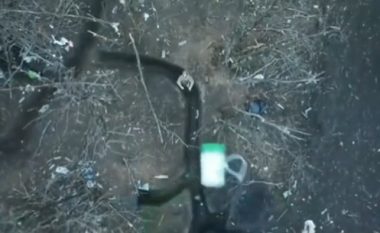 Kishin nevojë për sheqer, operatori i dronit ukrainas u hedh nga ajri bashkëluftëtarëve një kavanoz