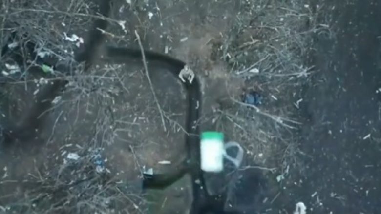 Kishin nevojë për sheqer, operatori i dronit ukrainas u hedh nga ajri bashkëluftëtarëve një kavanoz