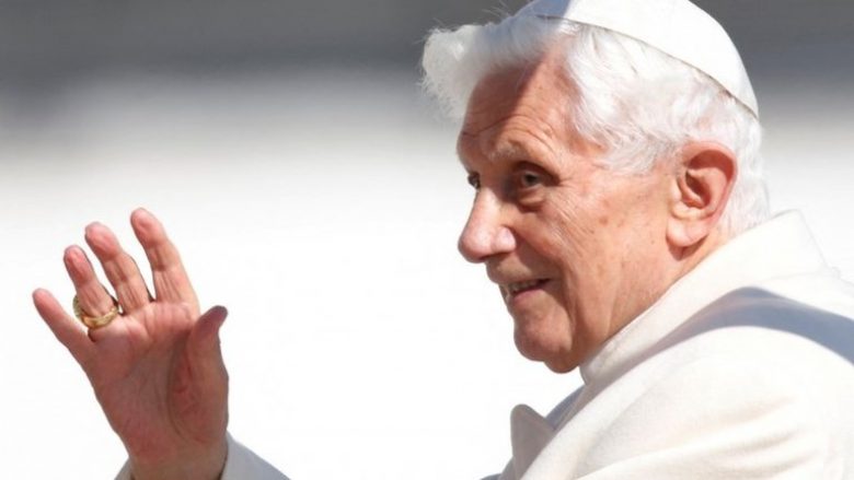Sot varroset Papa Benedikti XVI në një ceremoni në Qytetin e Vatikanit