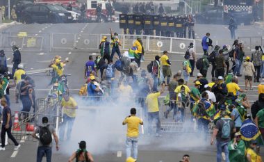 Nuk ka “mëshirë” për mbështetësit e Bolsonaros, arrestohen 1.200 persona për sulmet në objektet qeveritare në Brazil