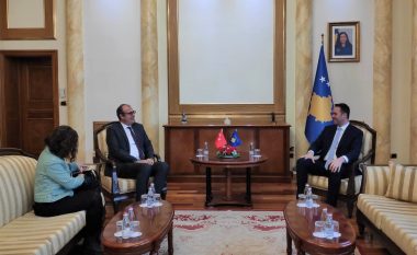 Ambasadori i Turqisë përfundon mandatin, Konjufca e falënderon për thellimin e marrëdhënieve mes dy vendeve