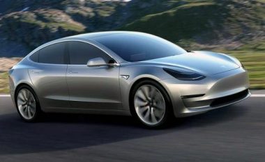 Tesla po sjell një veturë elektrike me çmim të ulët
