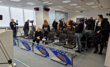 Mediat bojkotojnë konferencën që do të mbahej pas mbledhjes së Qeverisë
