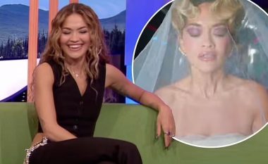 Rita Ora mohon se fustani i nusërisë me të cilin u shfaq në klipin e këngës së fundit ishte i njëjti me atë që veshi në ceremoninë me martesës me Taika Waititin