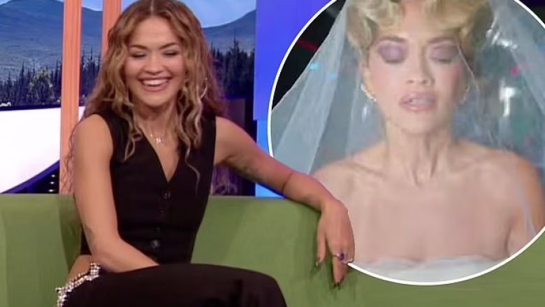 Rita Ora mohon se fustani i nusërisë me të cilin u shfaq në klipin e këngës së fundit ishte i njëjti me atë që veshi në ceremoninë me martesës me Taika Waititin