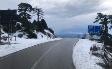 Reshje bore në disa zona të Shqipërisë, ARRSH njofton për gjendjen e akseve rrugore