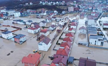 Situata me vërshimet, shkollat e komunave të Klinës dhe Skenderajt të premten nuk do të mbajnë mësim